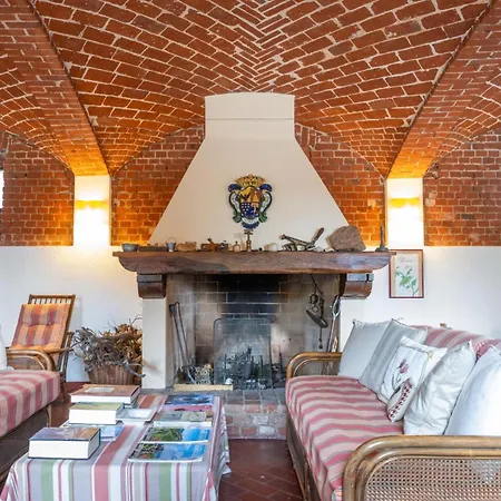 Farm stay Marchesi Incisa Winery Lodge *
