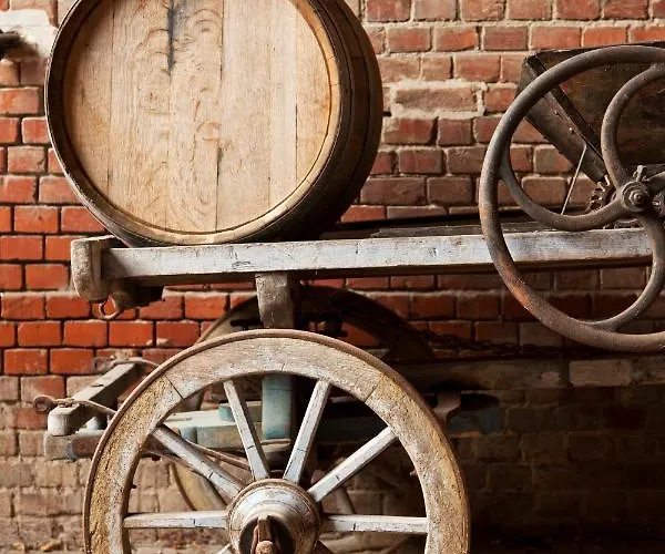 Marchesi Incisa Winery Lodge Farm stay *